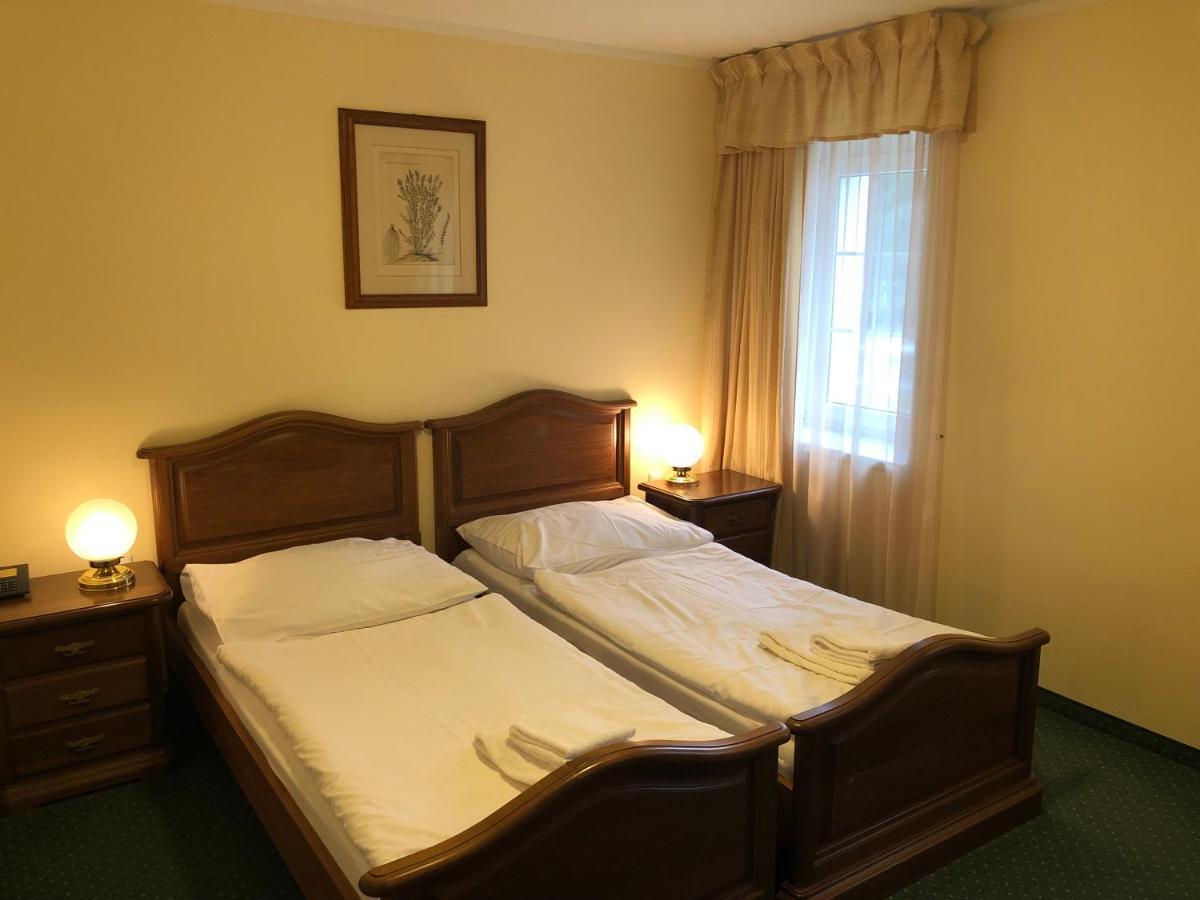 Hotel U Zamecku Cihelny Карловы Вары Экстерьер фото