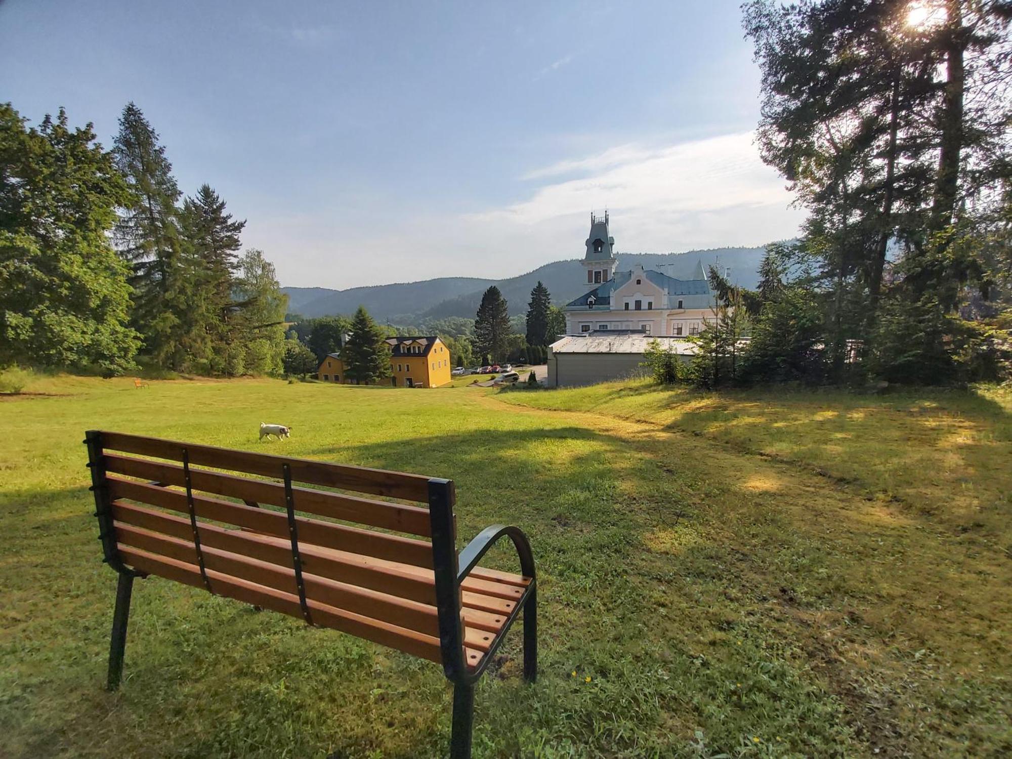 Hotel U Zamecku Cihelny Карловы Вары Экстерьер фото