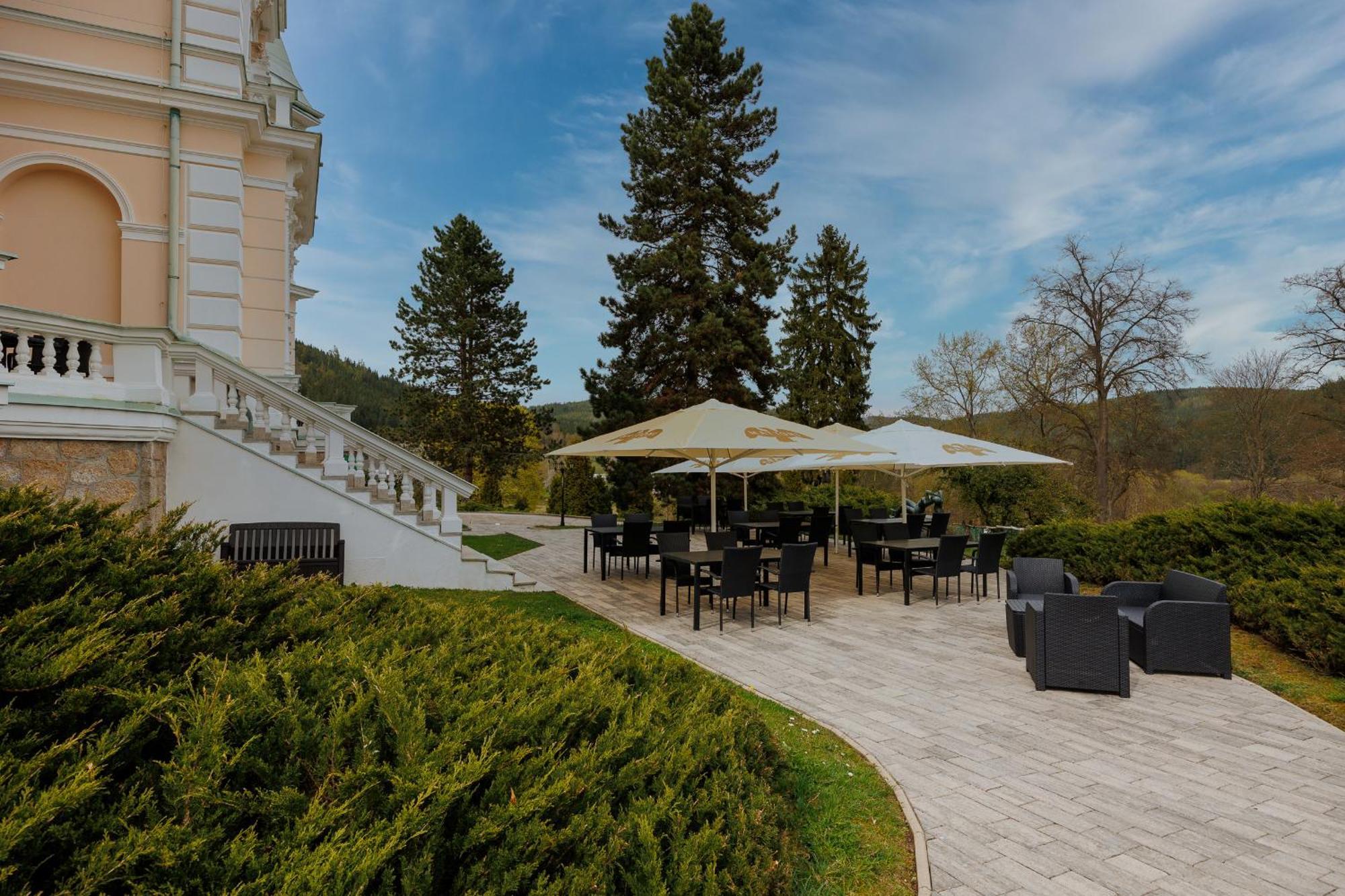 Hotel U Zamecku Cihelny Карловы Вары Экстерьер фото