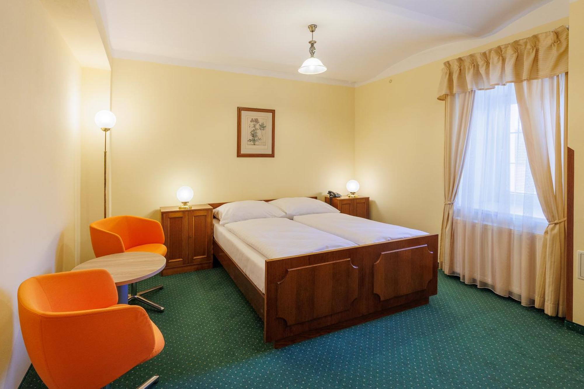 Hotel U Zamecku Cihelny Карловы Вары Экстерьер фото