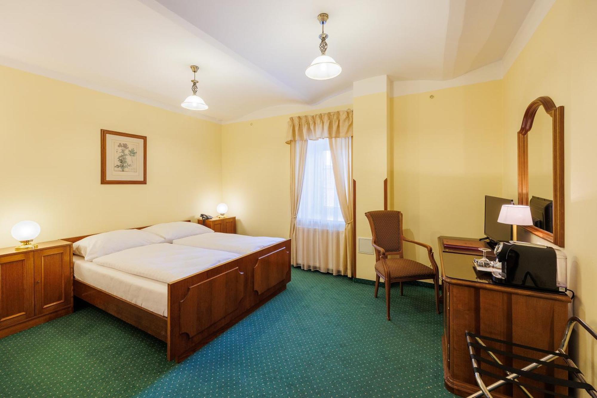 Hotel U Zamecku Cihelny Карловы Вары Экстерьер фото