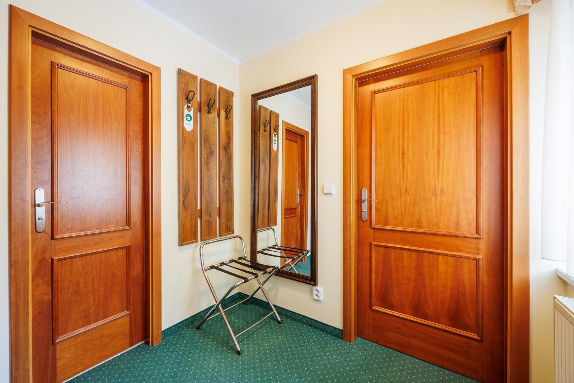 Hotel U Zamecku Cihelny Карловы Вары Экстерьер фото